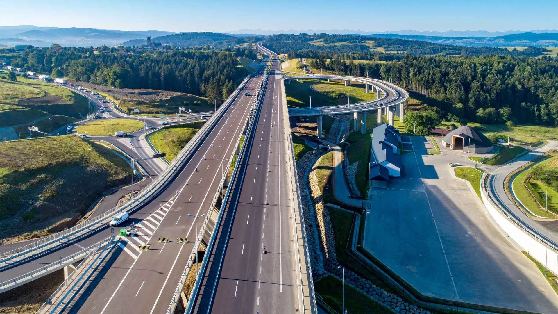 To najwyższy wzrost PKB od lat. Polska gospodarka wyraźnie przyspiesza.