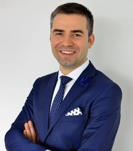 Przemysław Rosati, prowadzi własną kancelarię prawniczą