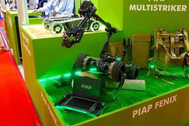 Stworzony przez PIAP robot Fenix. Na jego bazie powstaną urządzenia dla wojska.
