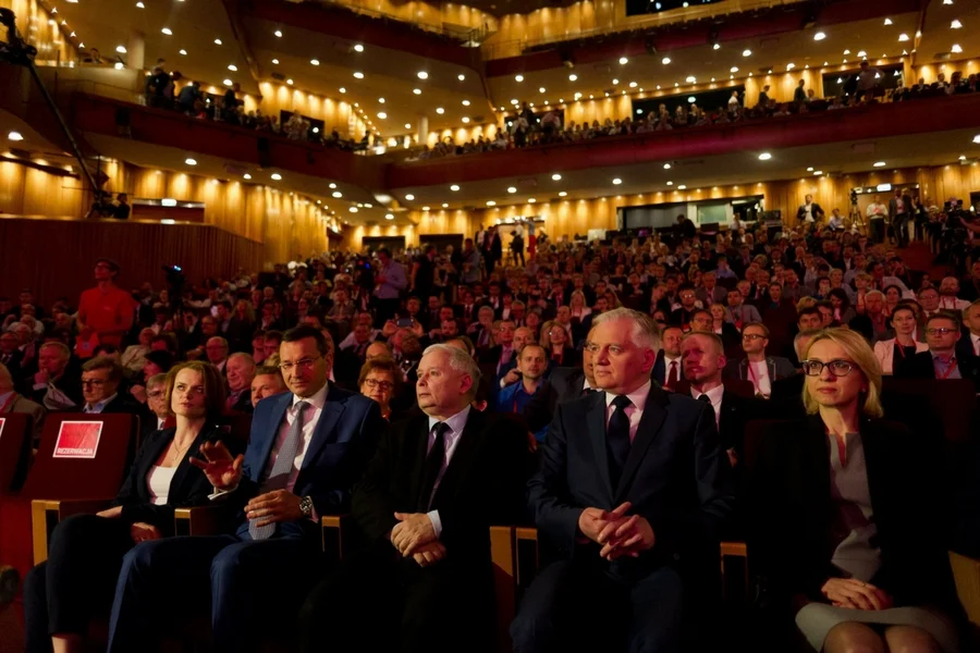 Blisko, coraz bliżej... Morawiecki był autsajderem, dziś jest w centrum zainteresowania.