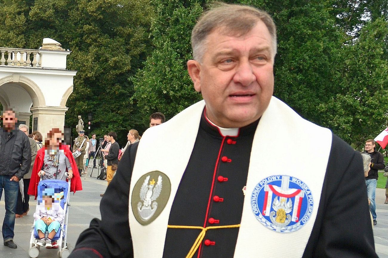 Ksiądz Sławomir Żarski w 2012 roku podczas uroczystego startu XII motocyklowego Rajdu Katyńskiego