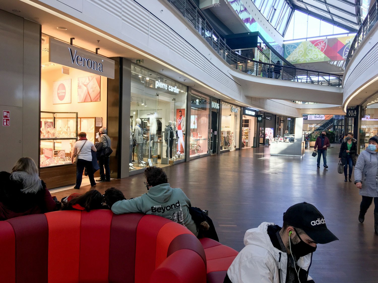 Lódź. Centrum Handlowe Manufaktura w czasie pandemii. 2021.