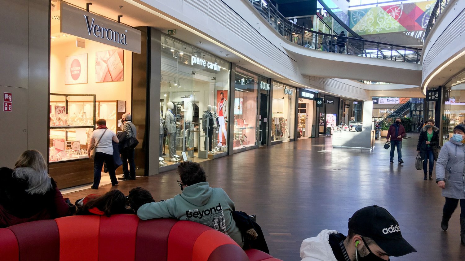 Lódź. Centrum Handlowe Manufaktura w czasie pandemii. 2021.