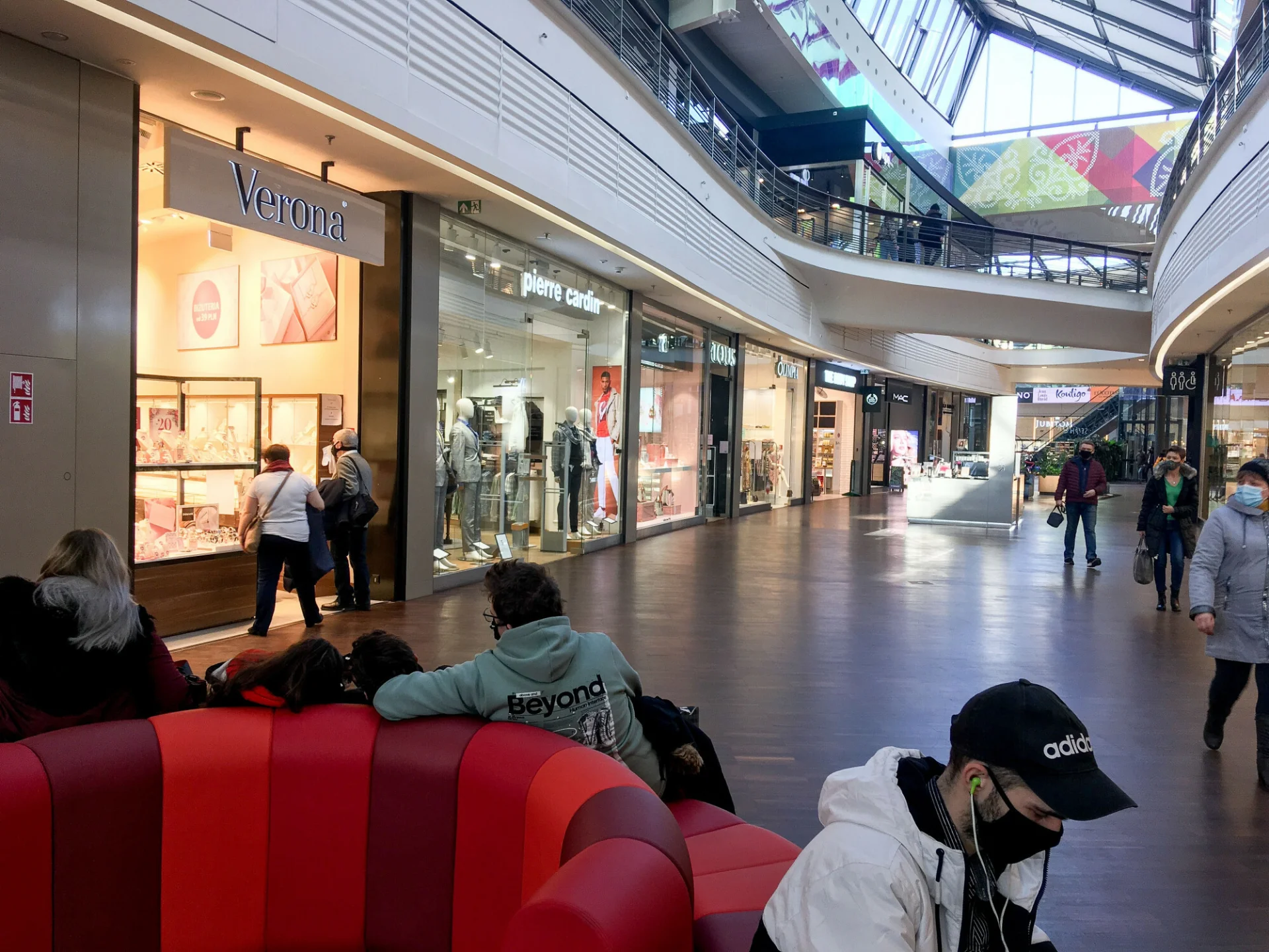 Lódź. Centrum Handlowe Manufaktura w czasie pandemii. 2021.