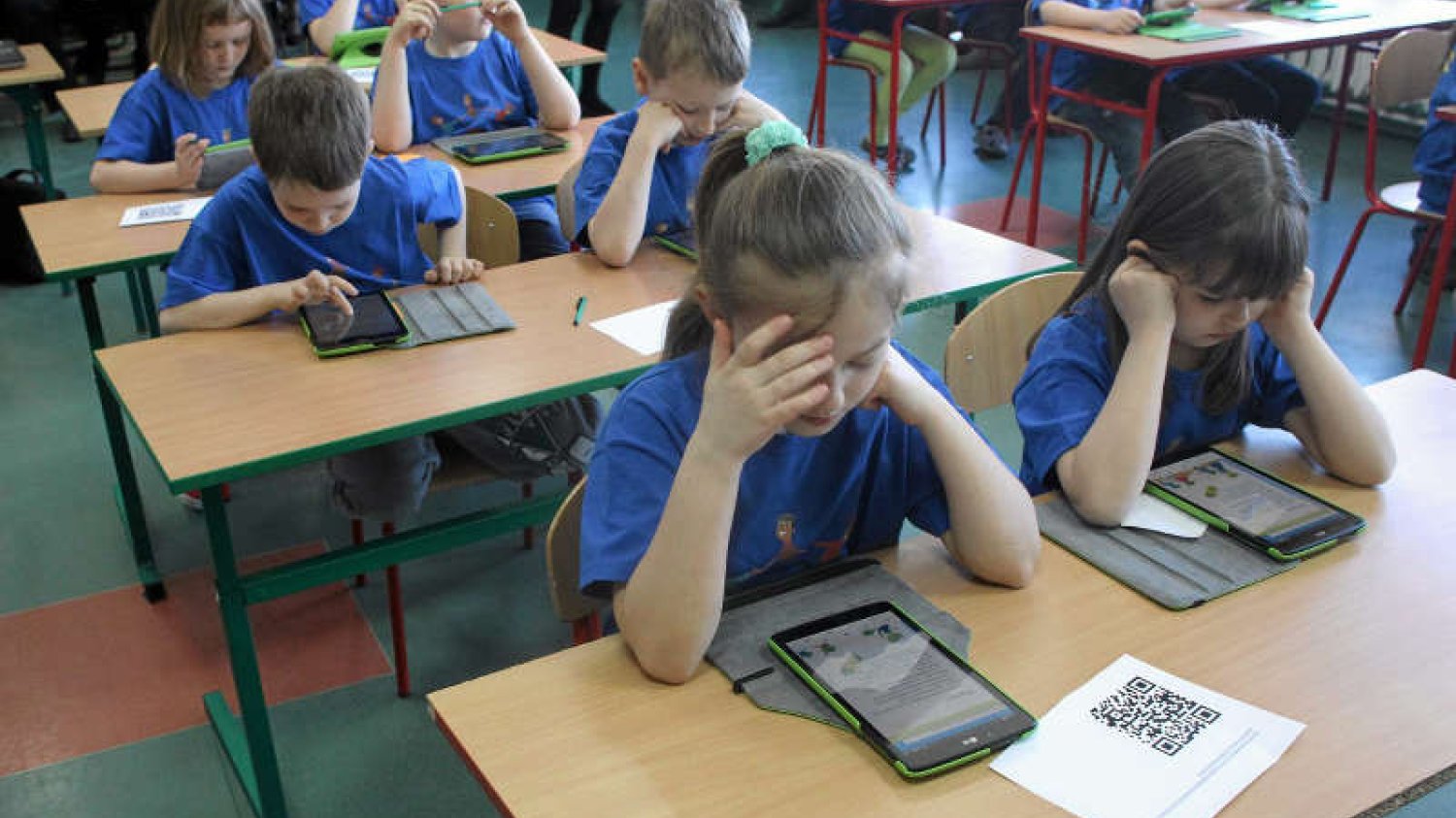 PZU i Plus reformują polskie szkoły tabletem i e-nauką. A strona rządowych e-podręczników nie była aktualizowana od roku