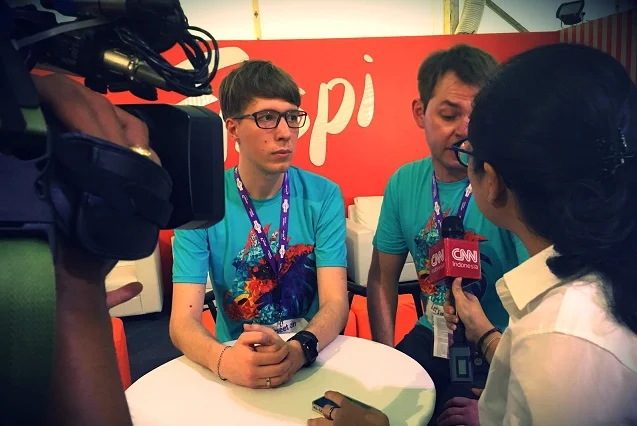 Twórcy Finspi w trakcie wywiadu dla CNN Indonesia.