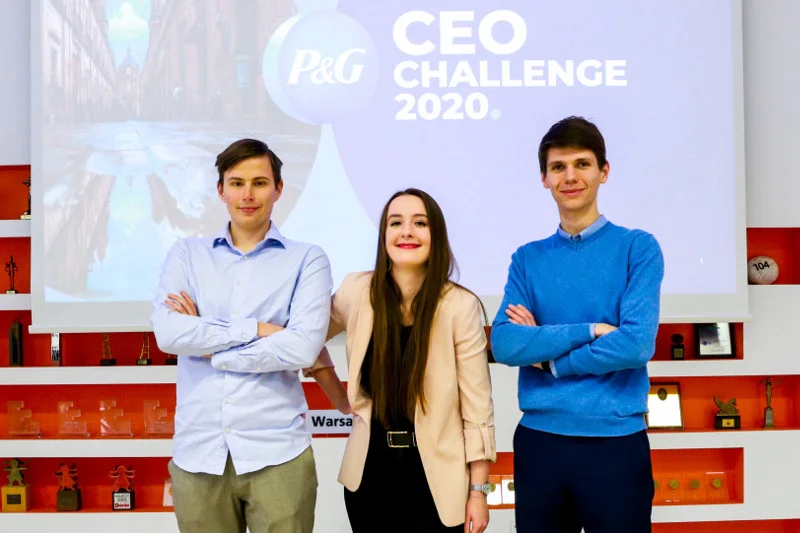 Zwycięzcy tegorocznego konkursu P&G CEO Challenge: Wojciech Bronisz, Natalia Wojtaszuk i Piotr Szulc
