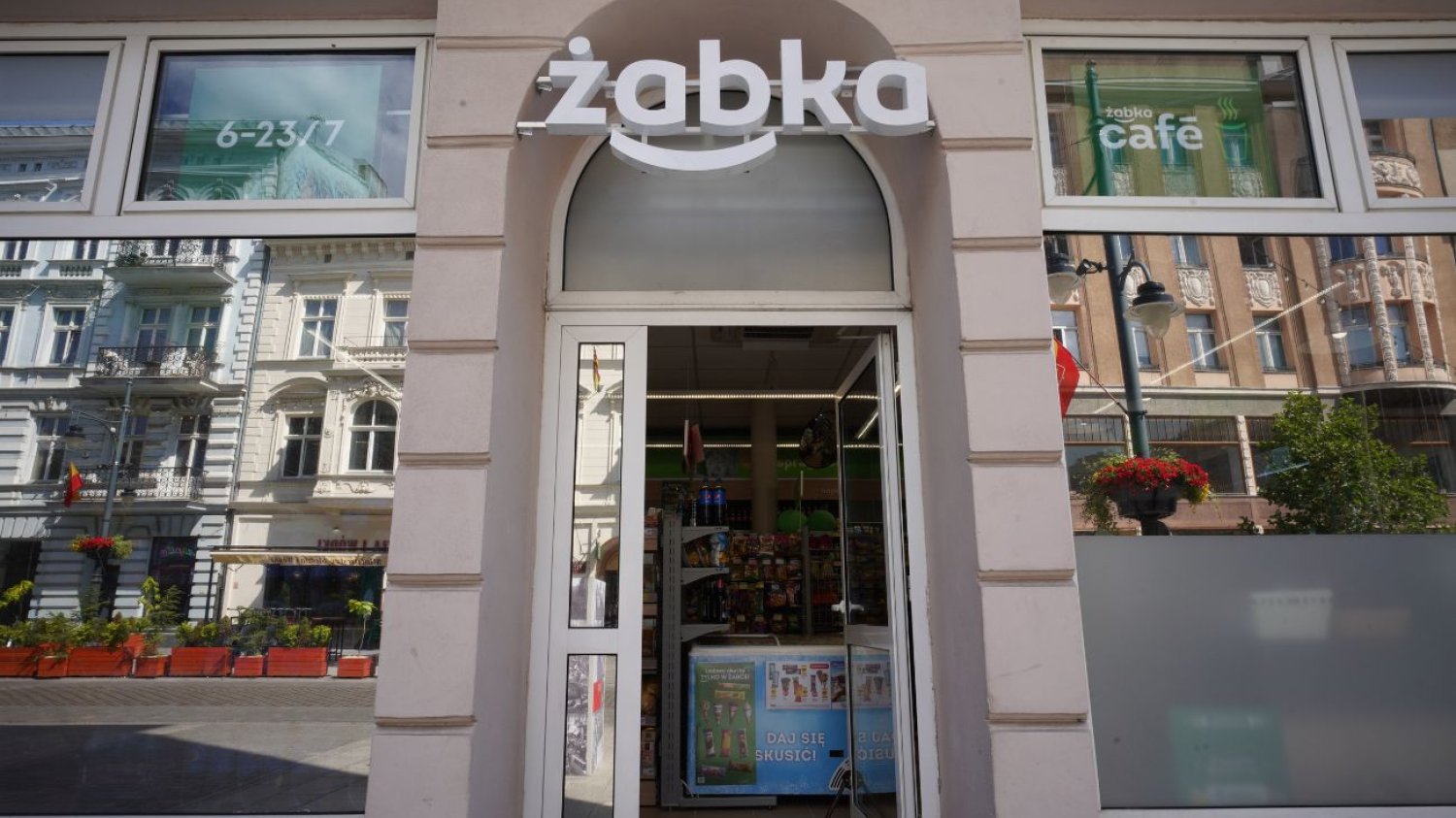 Karta podarunkowa do Żabki. To kolejny element strategii "sklepu wielozadaniowego" Karta podarunkowa do Żabki. Sieć rozwija projekt "sklepu wielozadaniowego"