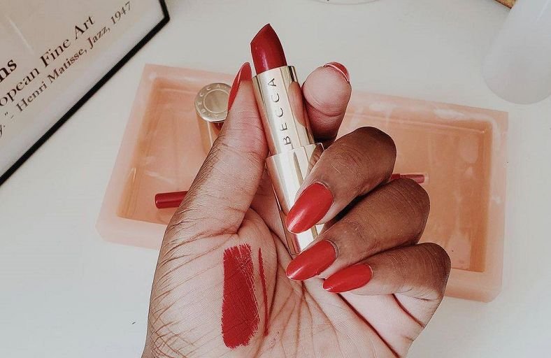 Wśród fanek marki Becca są m.in. Naomi Campbell, Cameron Diaz, Kylie Minogue czy Reese Witherspoon.