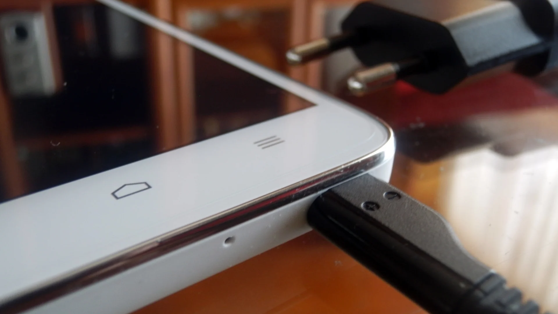 Uwaga na tzw. głuche telefony. Odebranie połączenia z egzotycznego numeru może skutkować wysokim rachunkiem za telefon