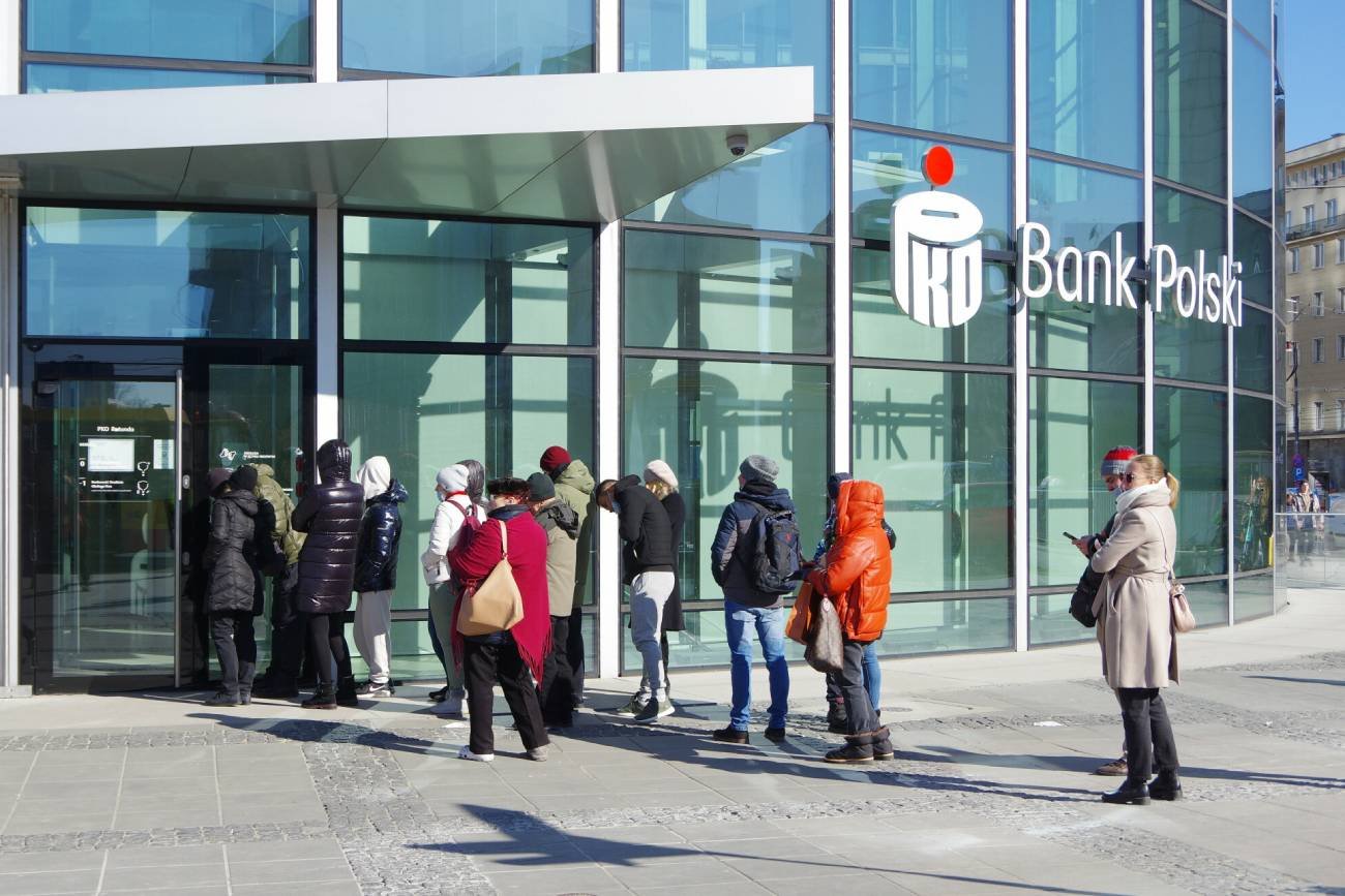 Wakacje kredytowe uderzyły w PKO BP. Największy polski bank pod kreską