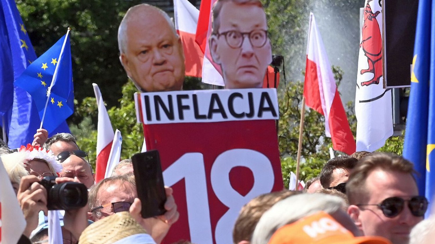 Nagle, po marszu opozycji, rząd bez problemu znalazł jakieś pieniądze dla budżetówki. Ale musiał też przyznać, że sytuacja finansowa państwa nie jest różowa.