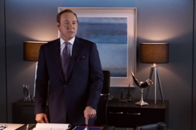 Szef w przypadku niedopuszczalnych zachowań pracownika musi być stanowczy. Jak bohater filmu "Szefowie wrogowie" grany przez Kevina Spaceya.