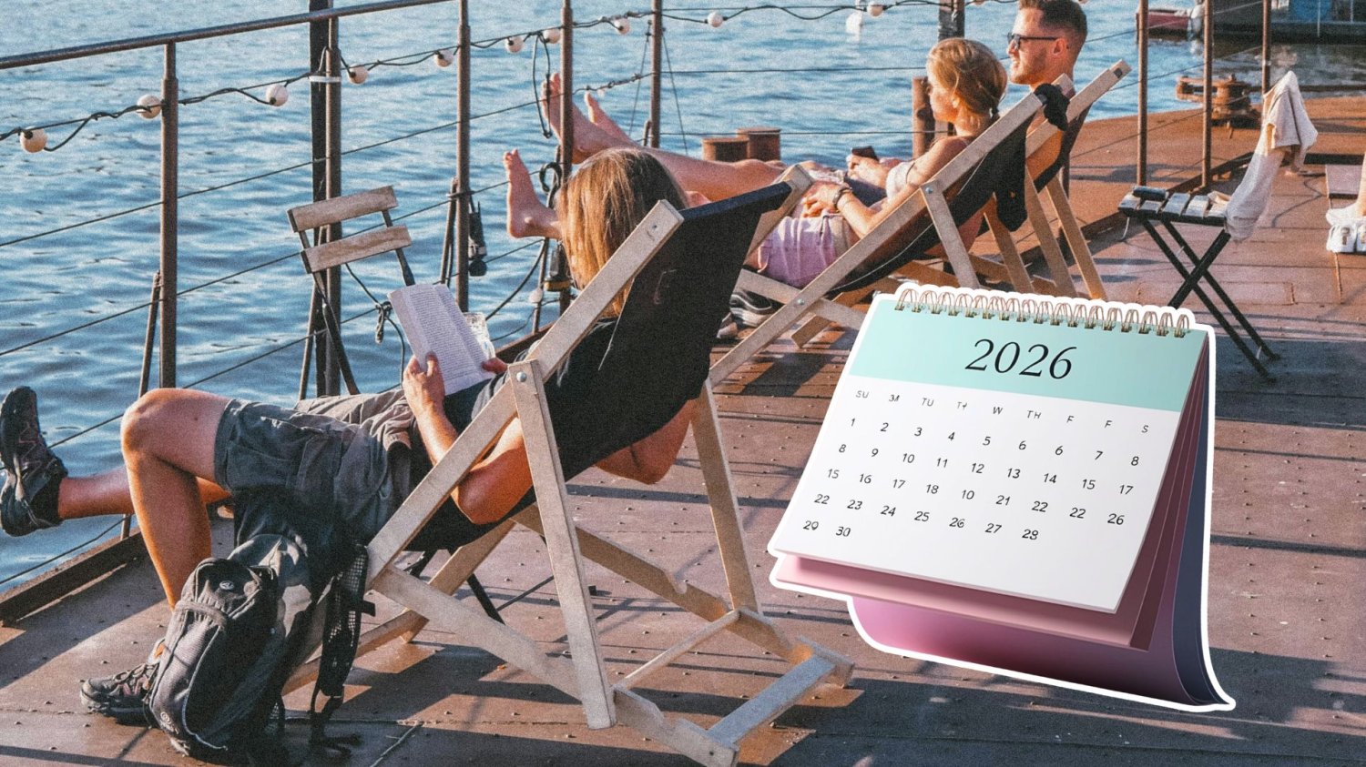 Dodatkowy dzień wolny w sierpniu 2026. Jedna grupa zgarnia ekstra długi weekend. Ludzie odpoczywają na leżakach, kalendarz.
