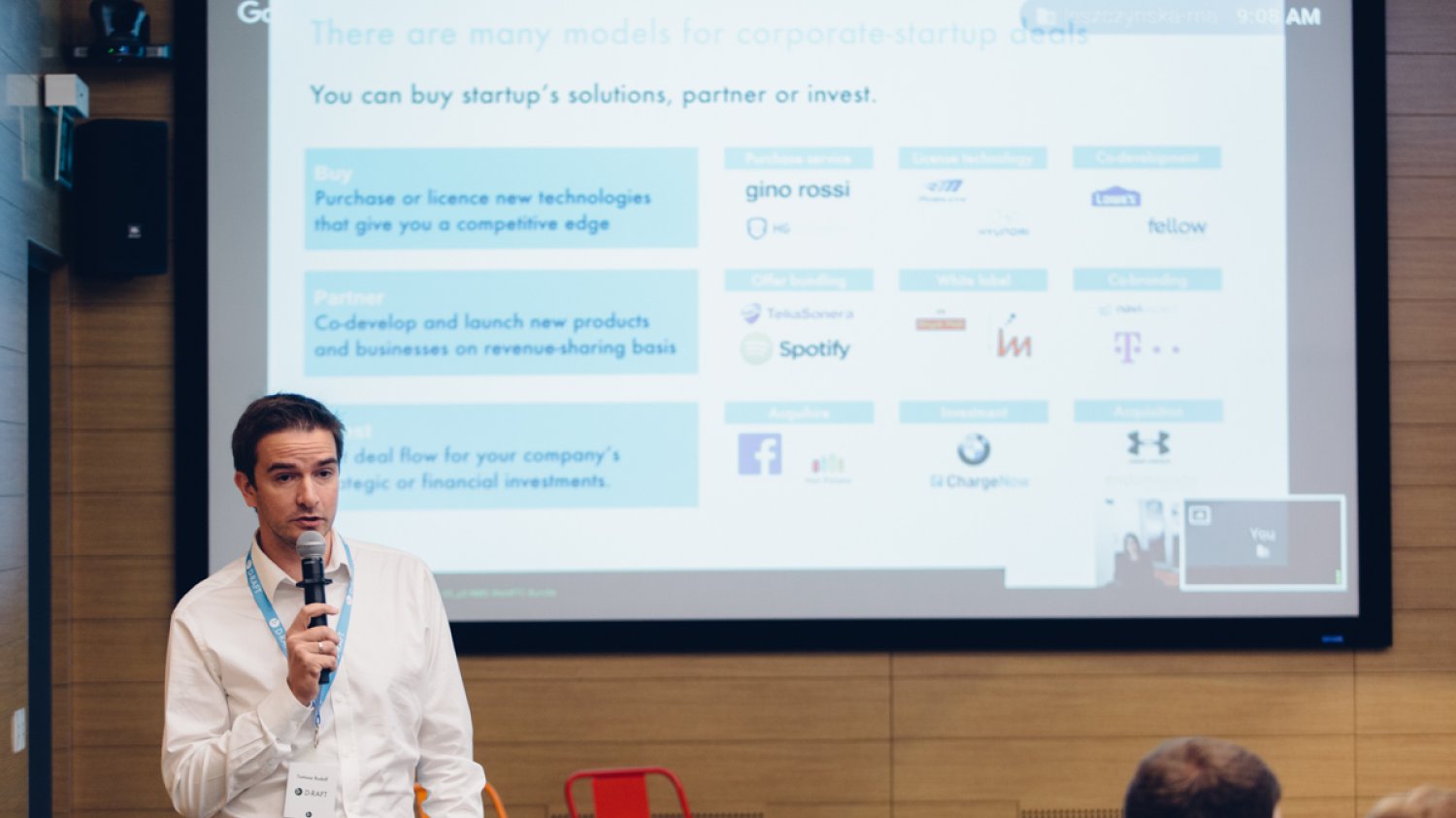 Prezentacja o modelach współpracy korporacji i startupów podczas D-RAFT Corporate Venturing Roundtable w warszawskiej siedzibie Google.
