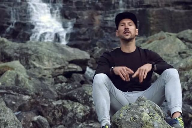 Robert Gryn postanowił zostać raperem, debiutancki kawałek ukazał się właśnie na YouTube