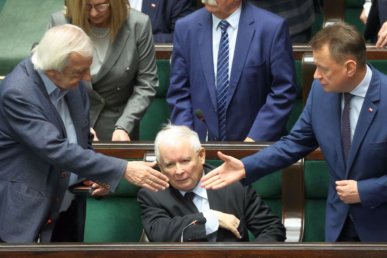 PiS chce mieć władzę w państwowych spółkach nawet po przegranych wyborach