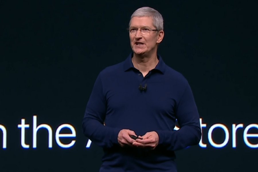 Tim Cook, prezes Apple, podczas ubiegłorocznej prezentacji nowych produktów firmy.