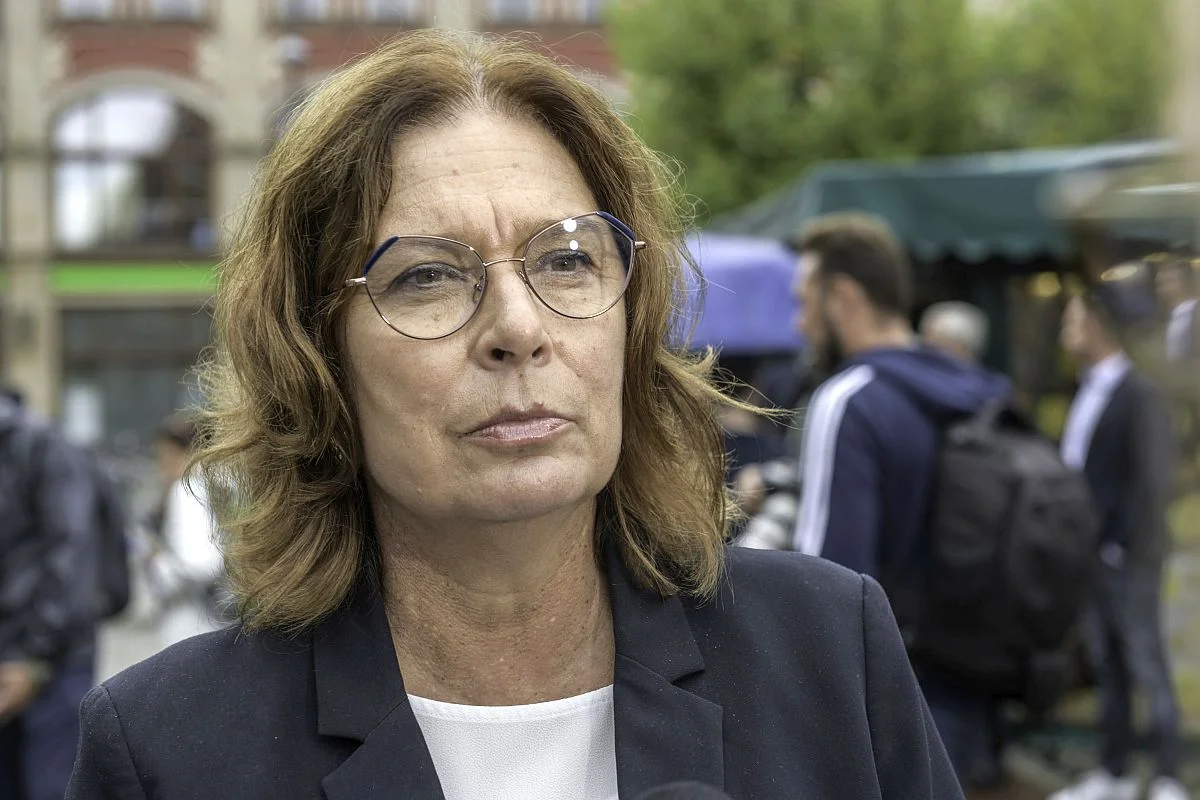 - W naszym programie ustalamy, że płaca minimalna ma wynosić połowę średniej krajowej, a ta zależny od koniunktury - podkreśliła Kidawa-Błońska.