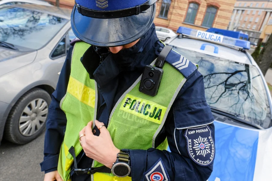 Policjanci przez wiele tygodni nie wystawiali mandatów, głównie dlatego, że im prawo do strajku nie przysługuje. Taktyka okazała się jednak równie skuteczna.