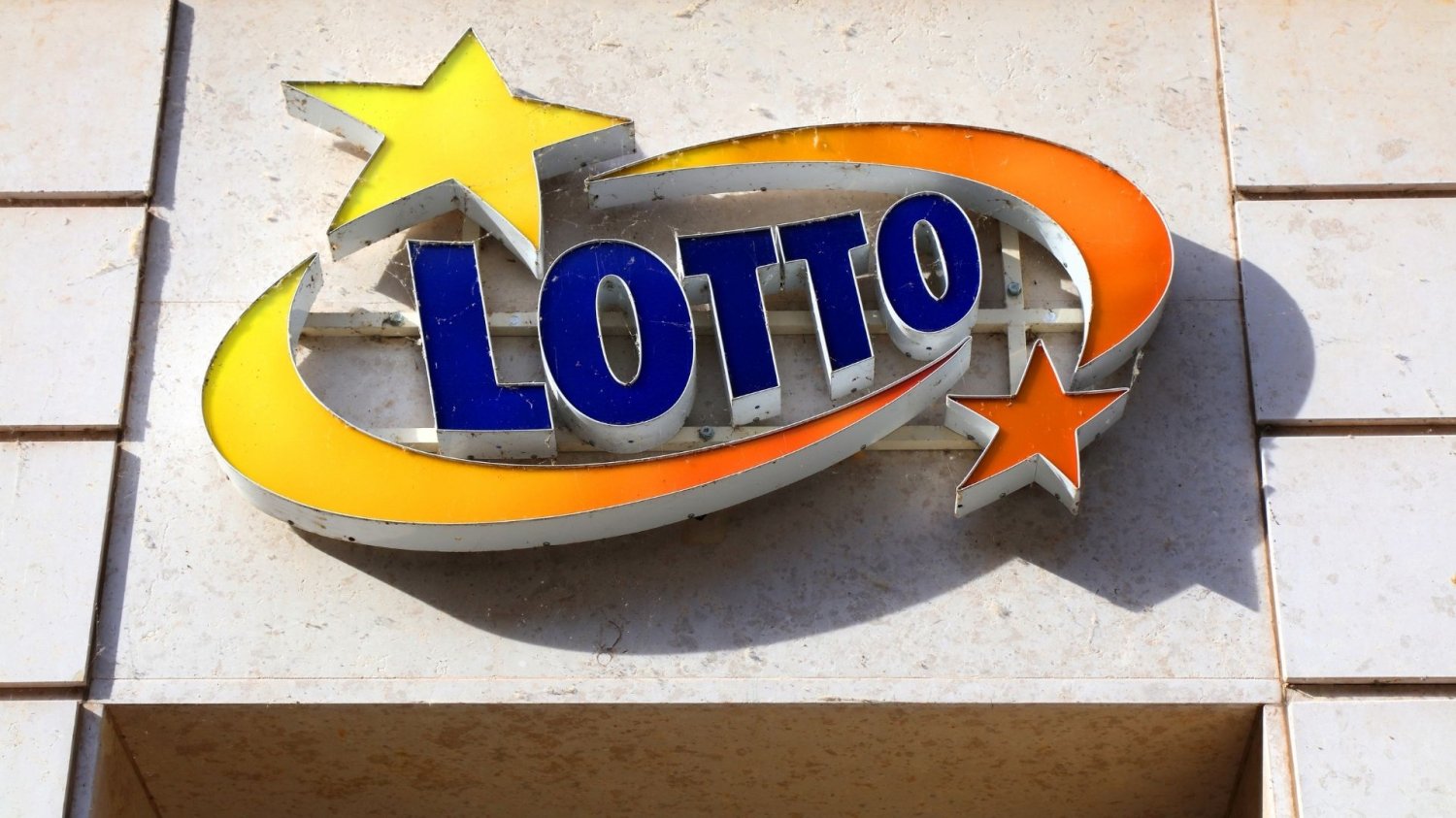 Logo Lotto. Totalizator Sportowy inwestuje w przyszłość i celuje w młodych klientów.