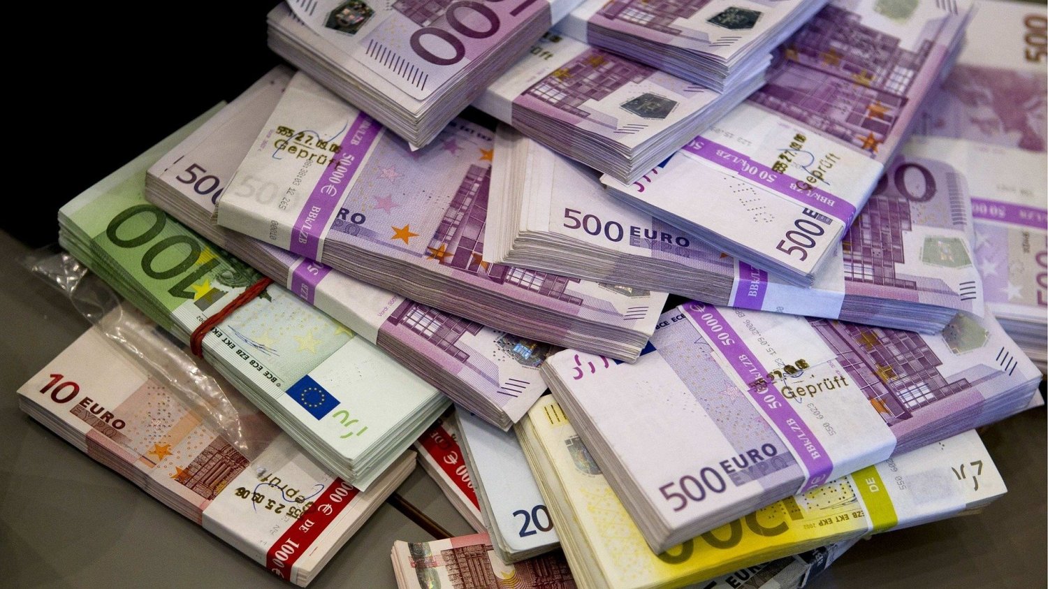 Polski rząd sprzedał właśnie obligacje o ujemnej rentowności. To jednak żaden sukces, tylko dług obarczony ryzykiem walutowym.