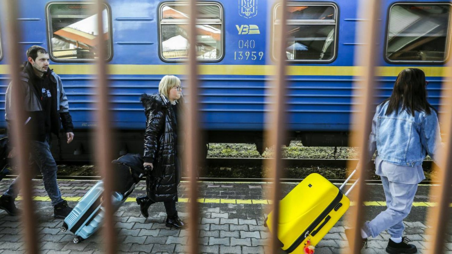 Przemyśl. Obywatele Ukrainy przyjeżdżają do Polski.