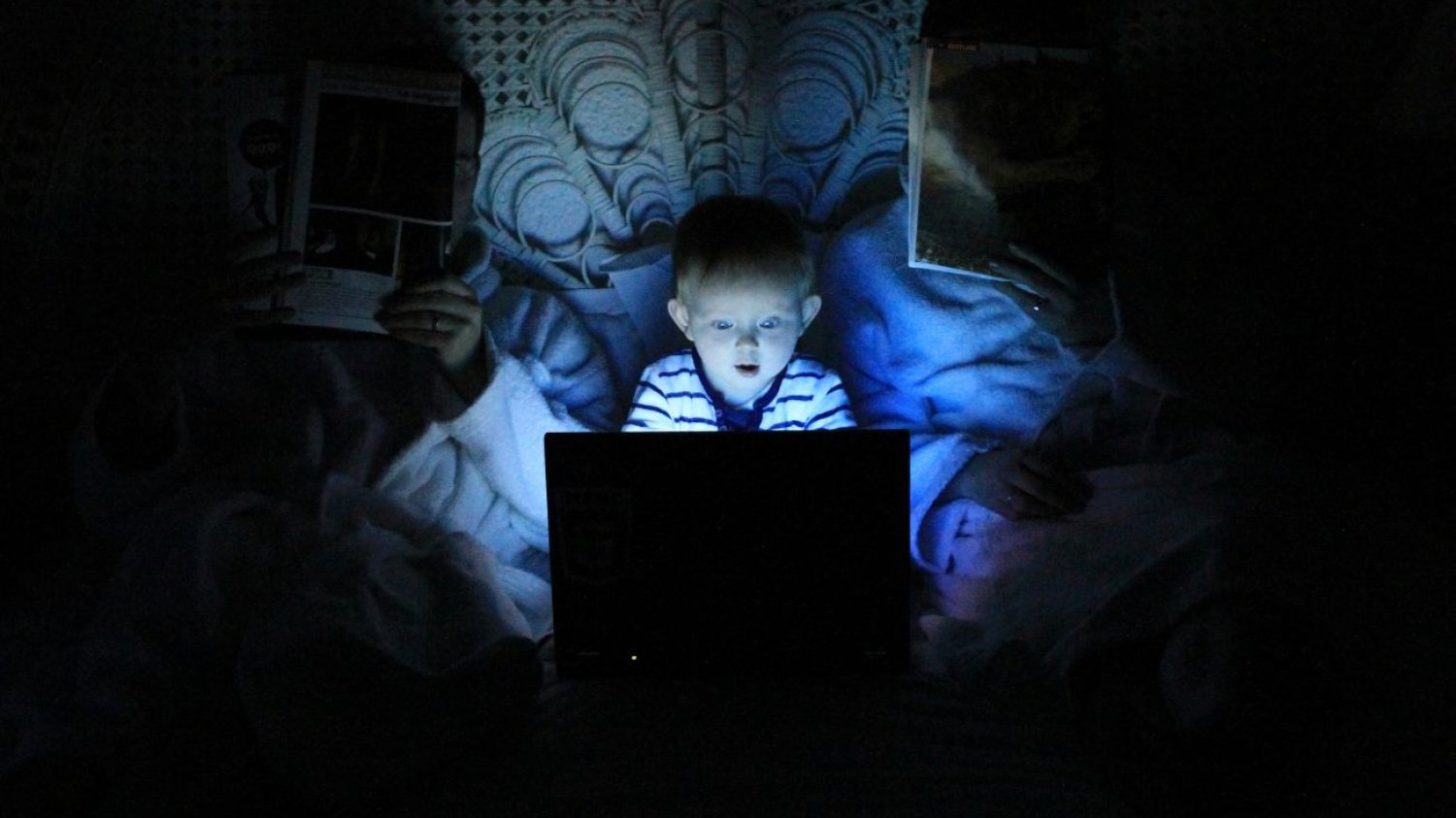 Skąd bierze się fenomen internetowych mądrości i głupich wyzwań?