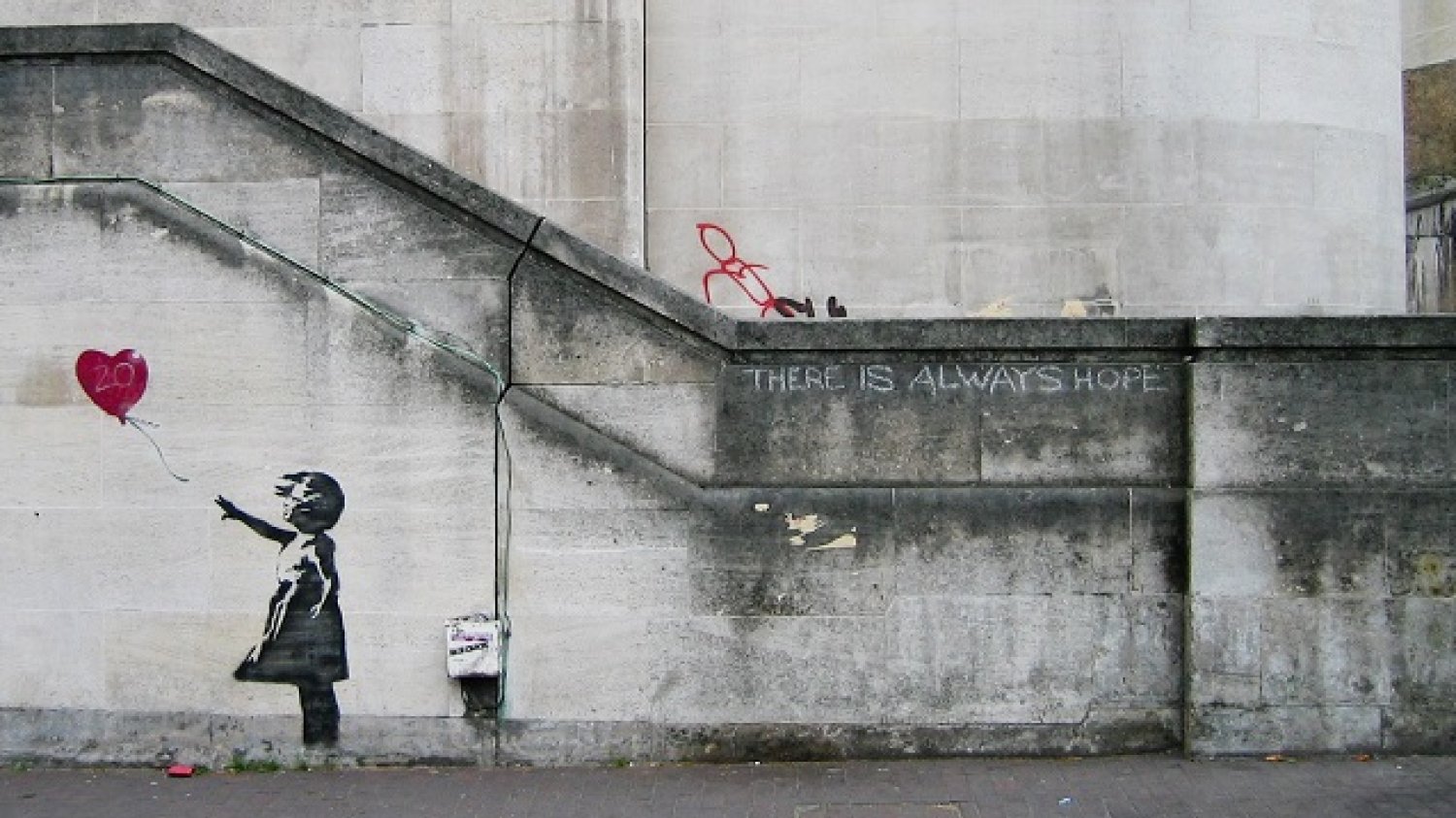 Prace Banksy'ego przede skupiają się na problemach współczesnego świata.