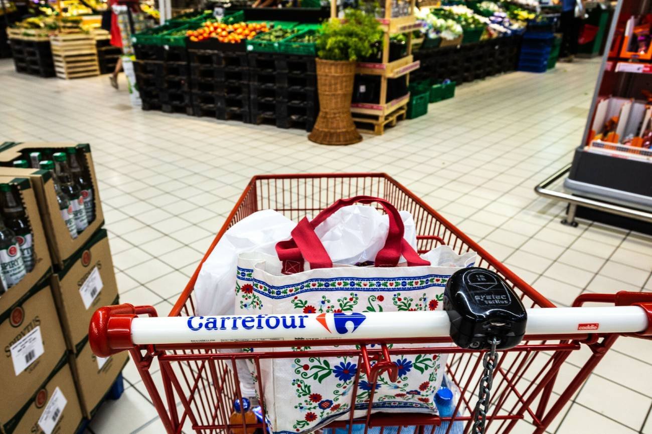 Koszyk w Carrefour.