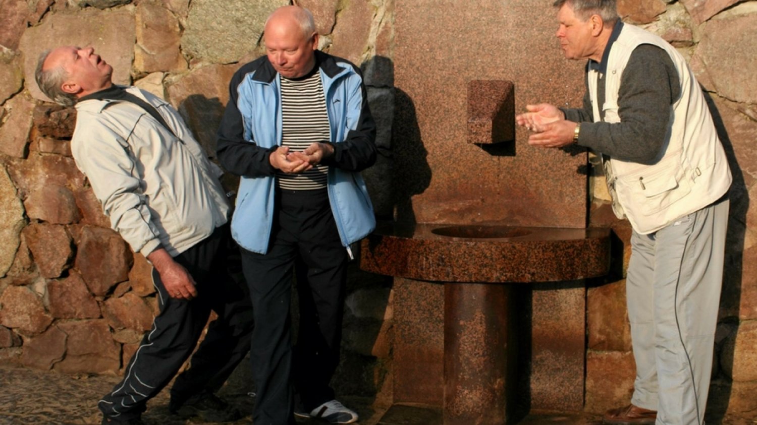 Surowa woda czy żywa woda to kolejne próby znalezienia czegoś, co mogłoby uchodzić za zdrowsze od wód mineralnych.