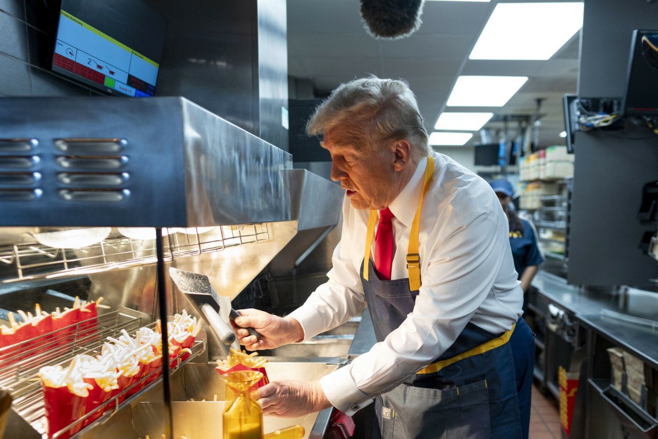 Donald Trump sprzedawał frytki w McDonalds. Kamala Harris walczyła o głosy czarnoskórych
