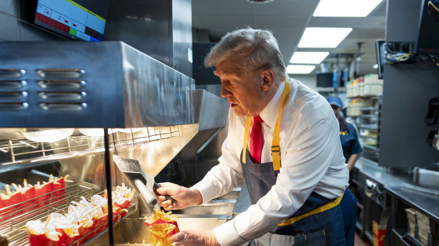 Donald Trump sprzedawał frytki w McDonalds. Kamala Harris walczyła o głosy czarnoskórych