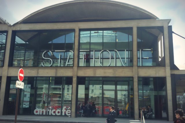 Station F to akcelerator start-upów w budynku byłego dworca kolejowego