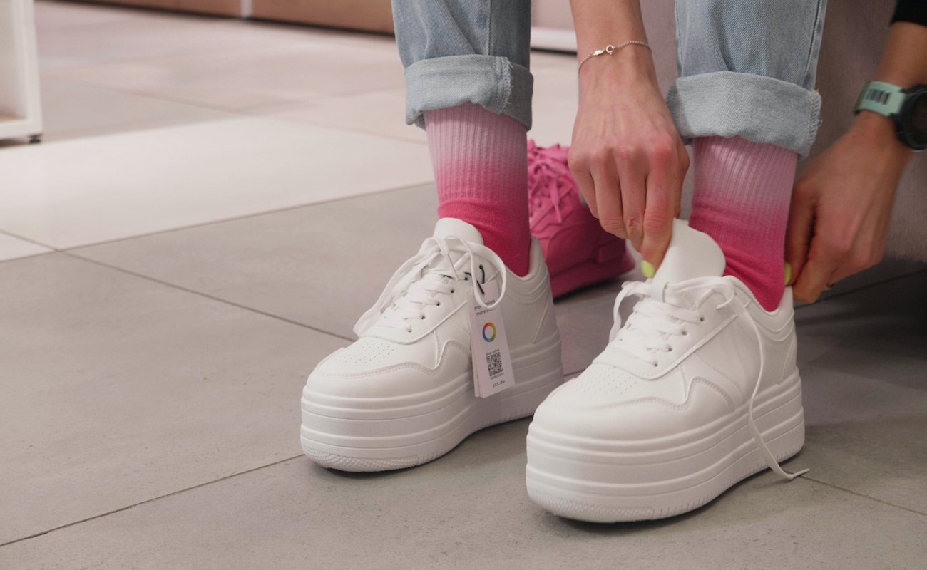 Grupa CCC to jedna z największych europejskich spółek w segmencie obuwia. O to, jaką metamorfozę przeszła popularna sieć sklepów obuwniczych i jakie zmiany jeszcze szykuje, zapytaliśmy Jakuba Grzelaka, jej dyrektora ds. sprzedaży detalicznej.