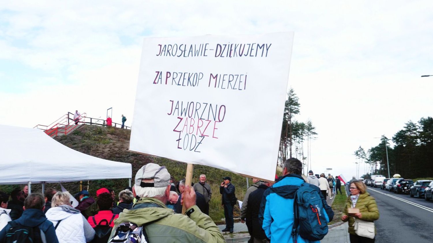 Na uroczystości otwarcia przekopu dominowali zwiezieni autokarami zwolennicy partii rządzącej