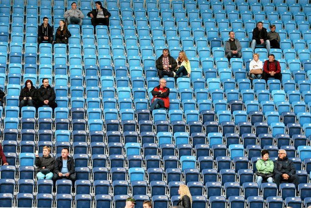 Stadion w Lublinie świeci pustkami.