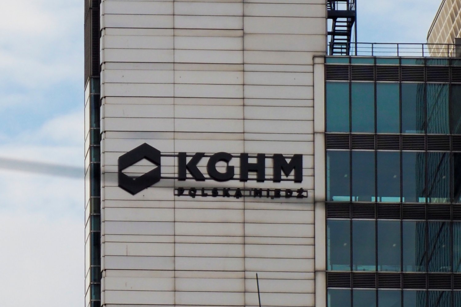 Kurs akcji KGHM rośnie, ale słabo. GPW nie przekonała nowa inwestycja Biurowiec KGHM