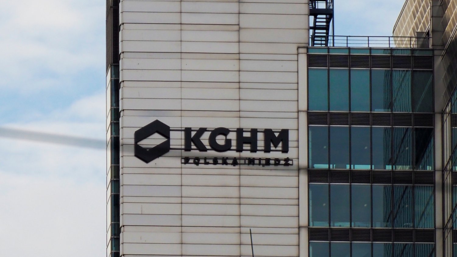Kurs akcji KGHM rośnie, ale słabo. GPW nie przekonała nowa inwestycja Biurowiec KGHM