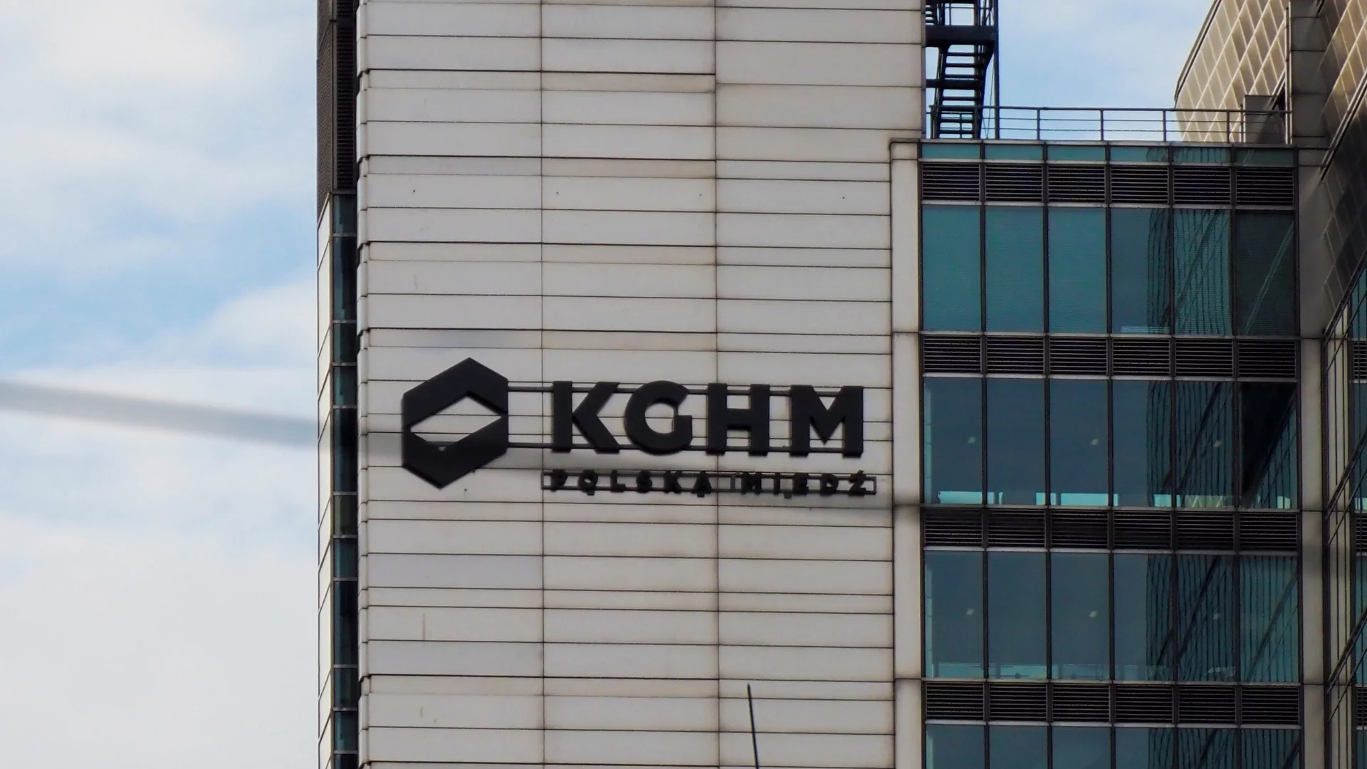 Kurs akcji KGHM rośnie, ale słabo. GPW nie przekonała nowa inwestycja Biurowiec KGHM