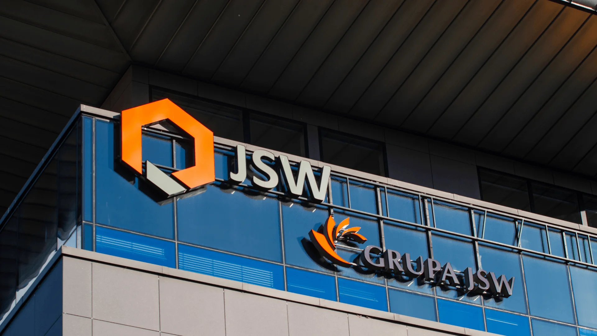 Kurs akcji JSW spada. Inwestorzy przerażeni gigantyczną pożyczką od państwa budynek jsw
