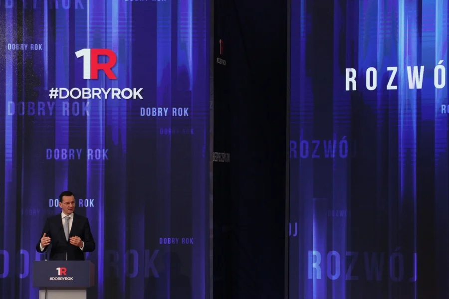 Premier Morawiecki prezentuje dokonania rządu Beaty Szydło.