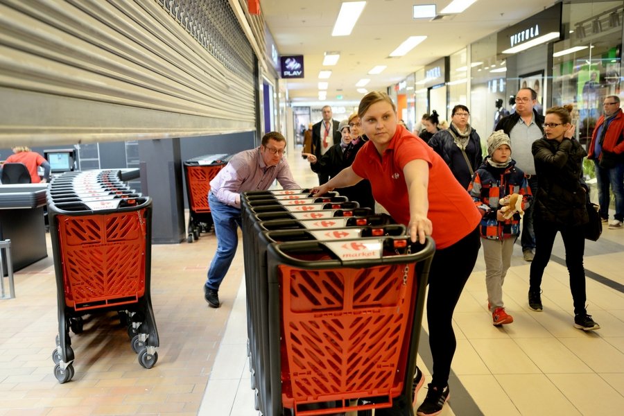 Według francuskich mediów, Carrefour może rozważać wyjście z Polski.