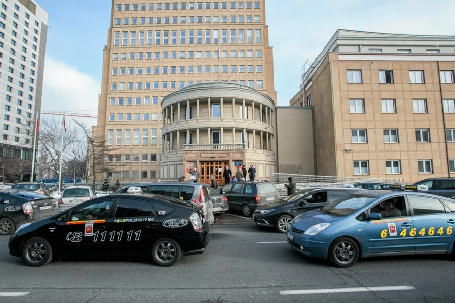 Współczesne firmy kurierskie czy korporacje taksówkowe mogą codziennie wysyłać w trasę nawet po kilka tysięcy aut.