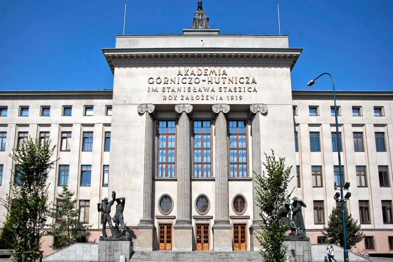 AGH rozpoczyna współpracę z koncernem Thales w zakresie m.in. technologii kosmicznych. Skorzystają studenci