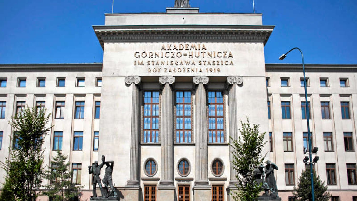 AGH rozpoczyna współpracę z koncernem Thales w zakresie m.in. technologii kosmicznych. Skorzystają studenci
