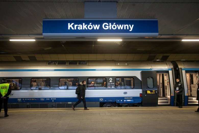 Rafał Wąsowicz jest miłośnikiem kolei i – być może – już za niedługo stanie się rekordzistą Polski pod względem długości trasy przemierzonej na jednym bilecie