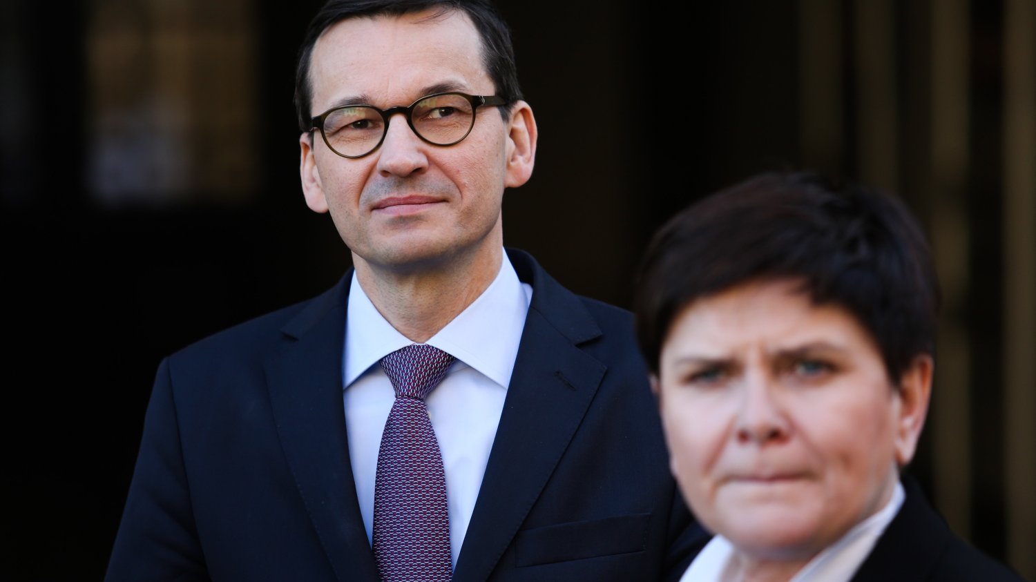 Prawdziwe zadłużenie Polski. Rząd przez długi czas ukrywał kwotę zadłużenia państwa. Okazuje się, że dług wynosi blisko 5 bln złotych. Na zdj. premier Mateusz Morawiecki i wicepremier Beata Szydło.