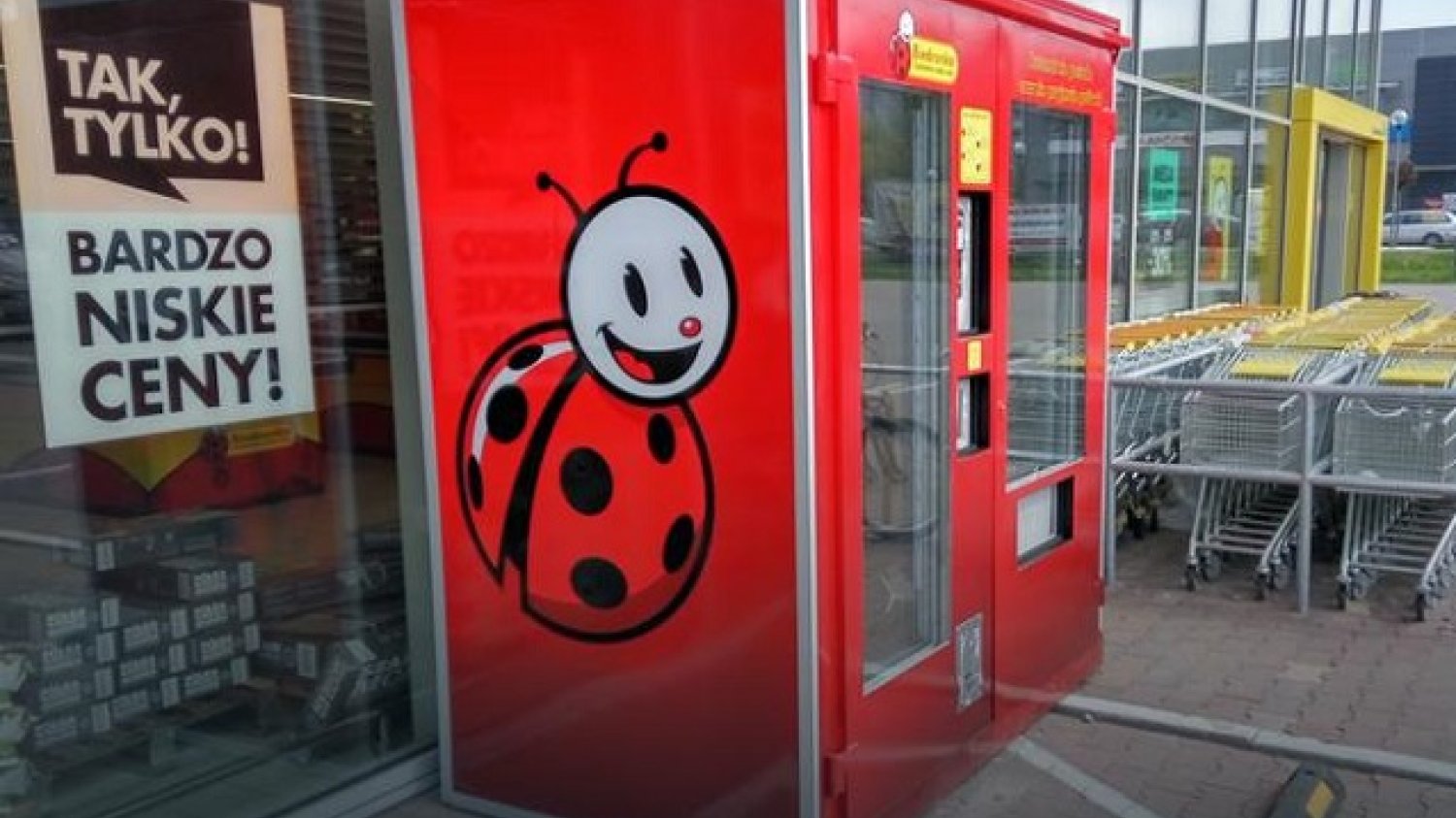 Tak wygląda automat Biedronki we Wrocławiu.