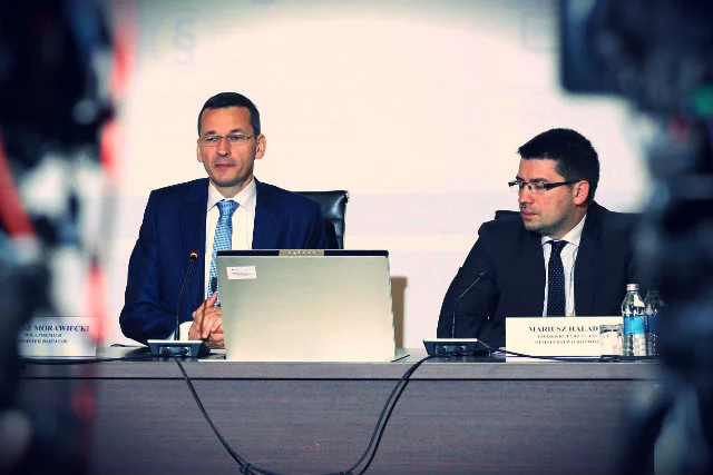 Ministerstwo przyznaje w informacji prasowej, że jego propozycje wymagają zmiany wielu aktów prawnych, które wpływają na działanie przedsiębiorstw i urzędów